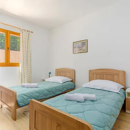 Holiday home Laura - Kst414 By Interhome *